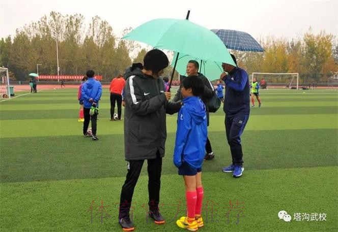 中国足协名宿辅导团赴山西繁峙、代县开展青少年足球辅导活动 中国足协名宿辅导团赴山西繁峙、代县开展青少年足球辅导活动